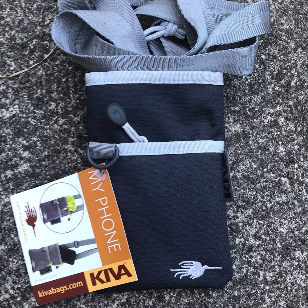 Kiva (Baggallini) phone bag NWT